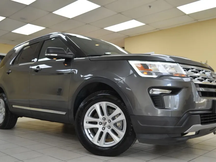 2019 Ford Explorer XLT Sport photo 1