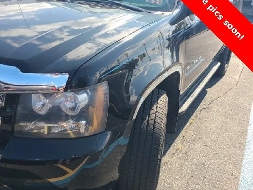 2012 Chevrolet Avalanche LS photo 1