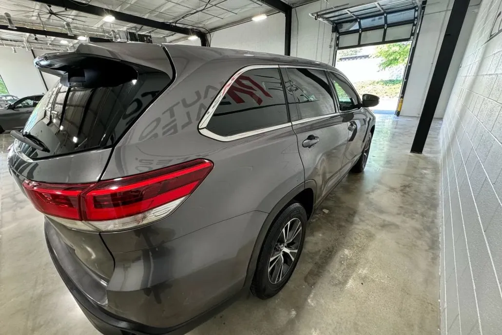 2019 Toyota Highlander LE Sport photo 1