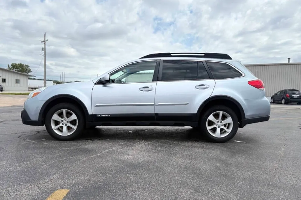 2014 Subaru Outback 2.5i Premium photo 1