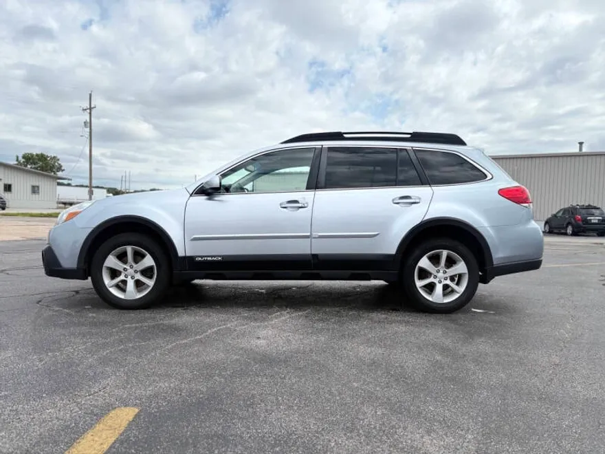 2014 Subaru Outback 2.5i Premium photo 1
