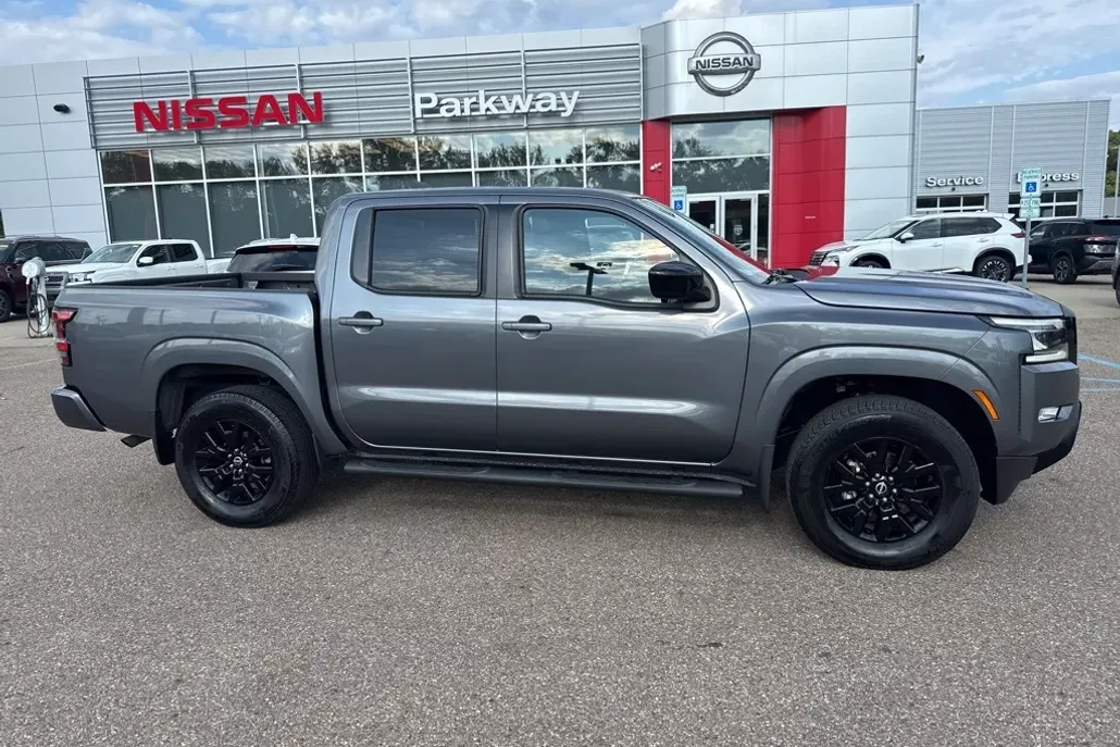 2023 Nissan Frontier SV photo 1