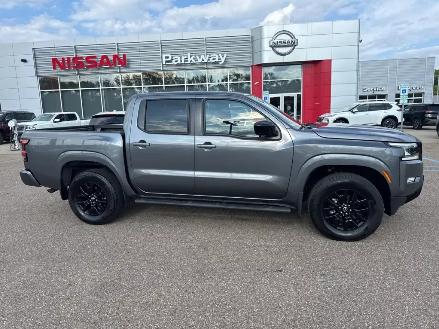 2023 Nissan Frontier SV photo 1