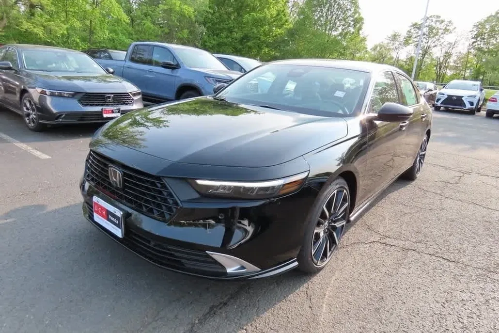 2025 Honda Accord Hybrid Touring photo 1