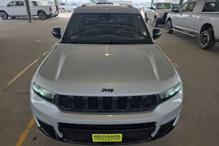 2024 Jeep Grand Cherokee Altitude photo 1