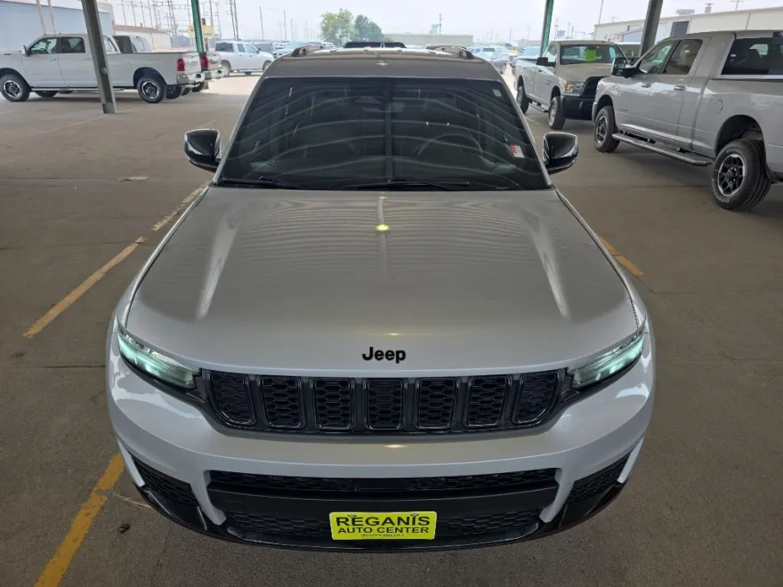 2024 Jeep Grand Cherokee Altitude photo 1