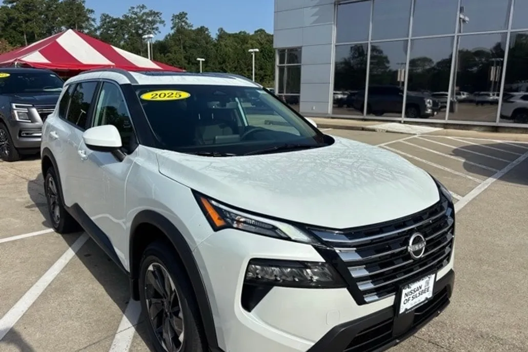 2025 Nissan Rogue SV photo 1