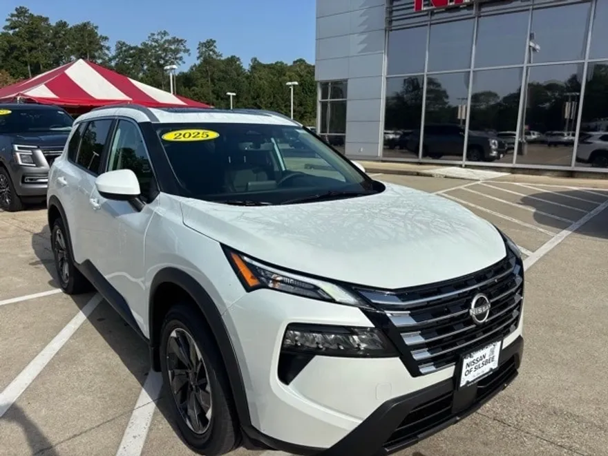 2025 Nissan Rogue SV photo 1
