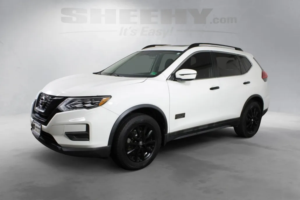 2017 Nissan Rogue SV photo 1