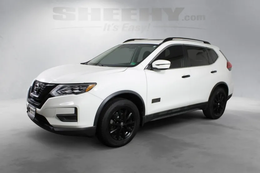 2017 Nissan Rogue SV photo 1