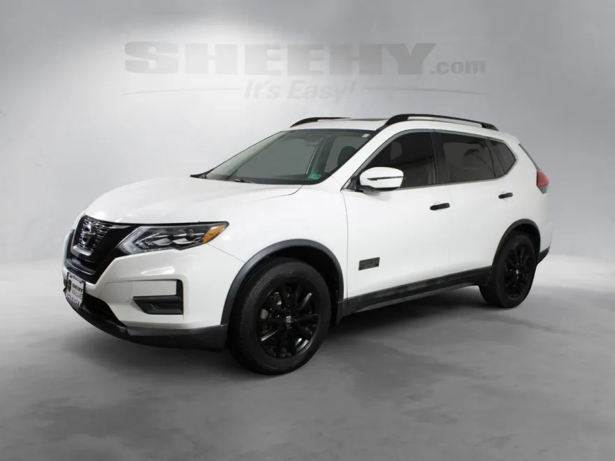 2017 Nissan Rogue SV photo 1