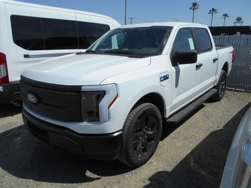 2024 Ford F-150 Lightning photo 1