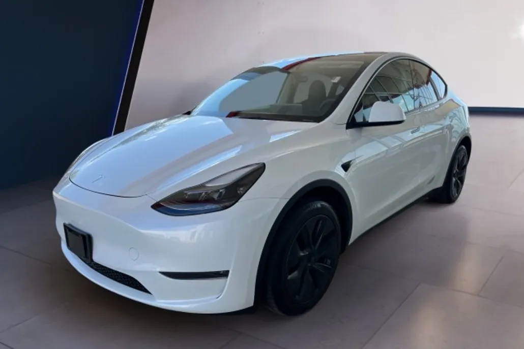 2025 Tesla Model Y Long Range photo 1