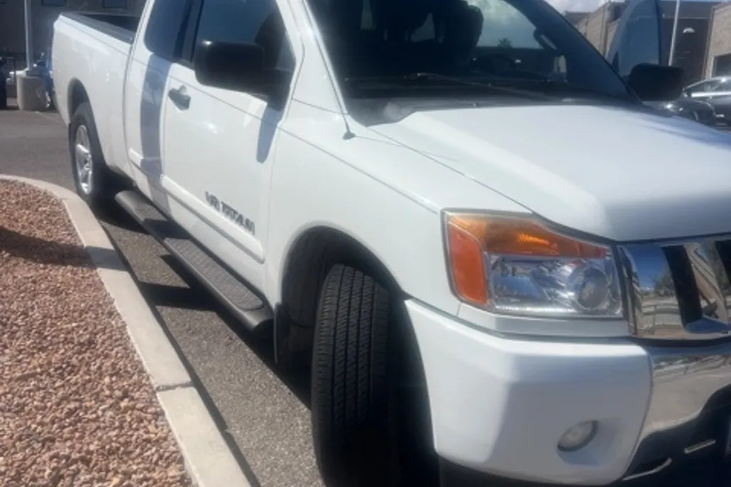2014 Nissan Titan SV photo 1