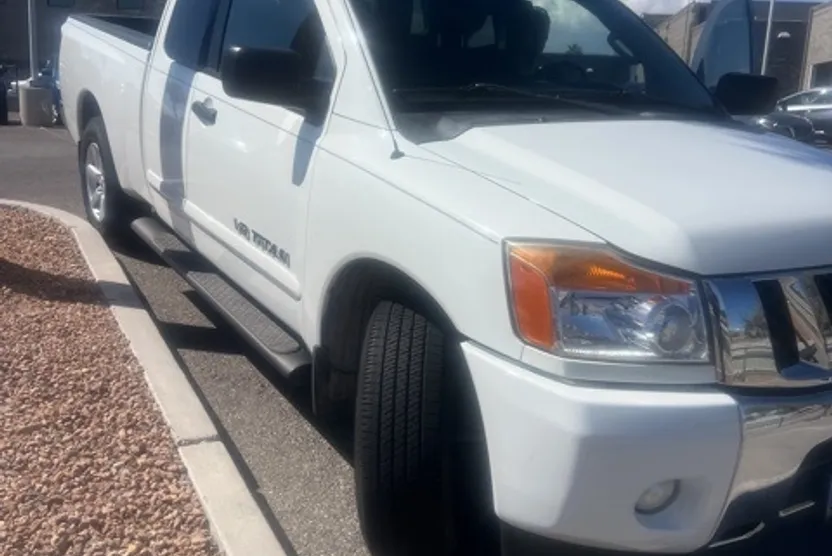2014 Nissan Titan SV photo 1