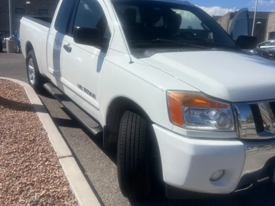 2014 Nissan Titan SV photo 1