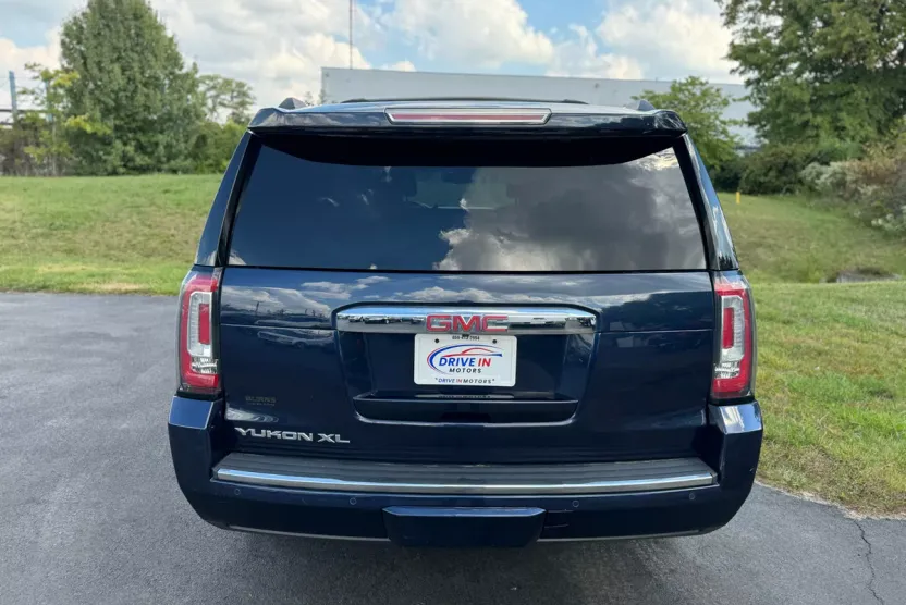 2019 Gmc Yukon XL Denali photo 1