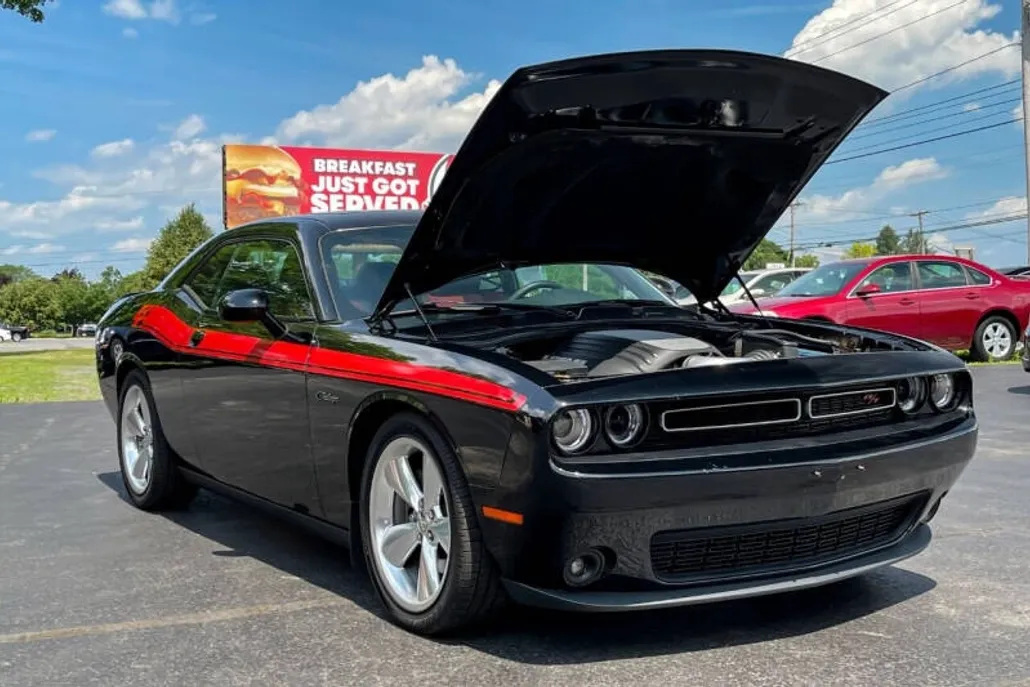 2015 Dodge Challenger R/T Plus photo 1
