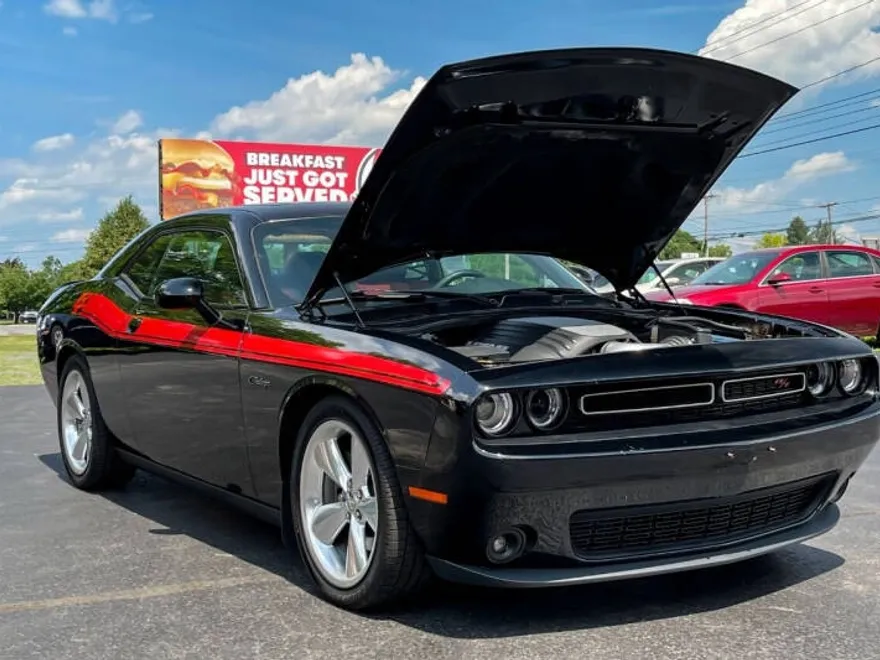2015 Dodge Challenger R/T Plus photo 1