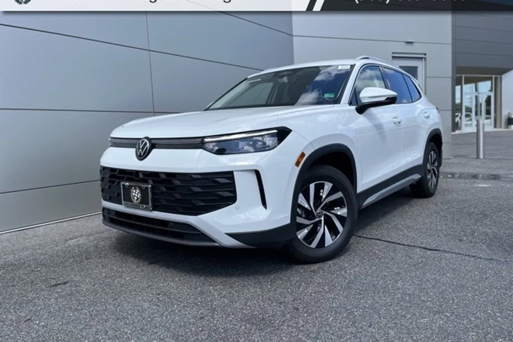 2025 Volkswagen Tiguan S photo 1