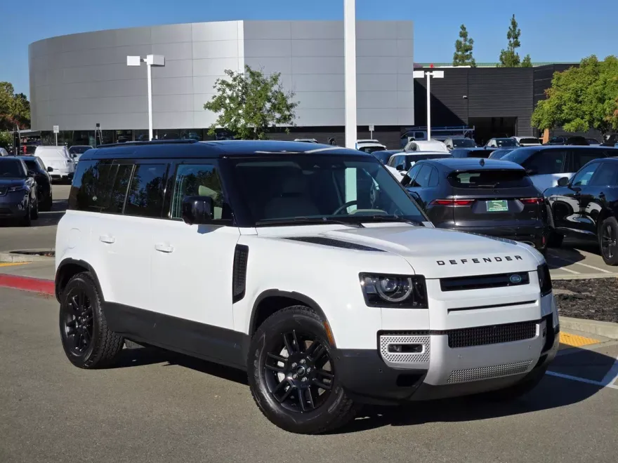 2023 Land Rover Defender SE photo 1