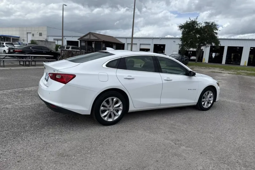 2024 Chevrolet Malibu 1LT photo 1