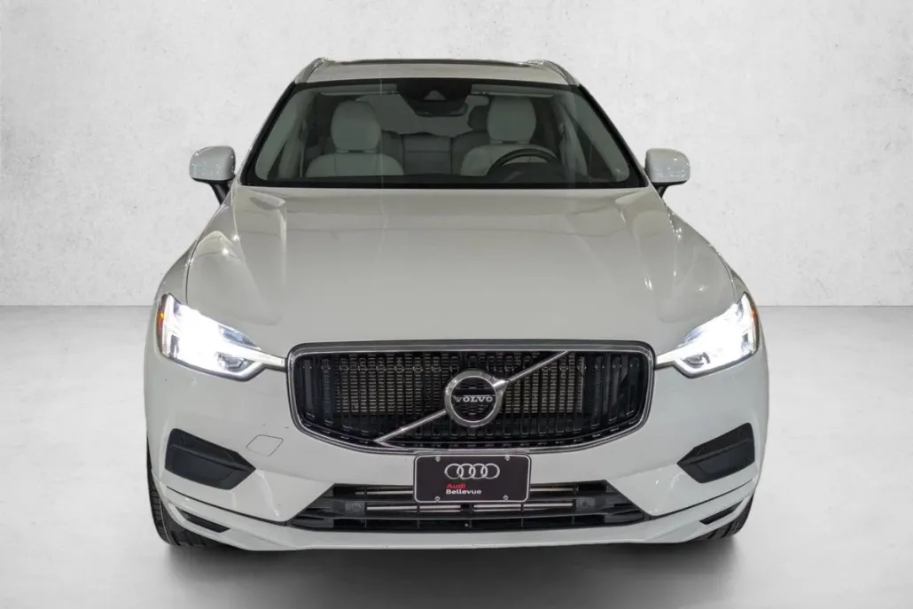 2020 Volvo XC60 T5 Momentum photo 1