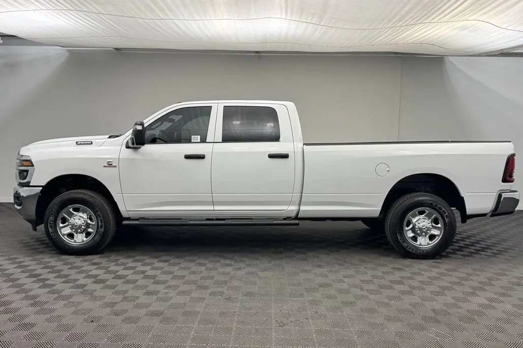 2025 Ram 3500 Tradesman photo 1