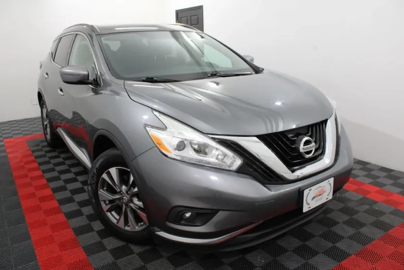 2017 Nissan Murano SV photo 1