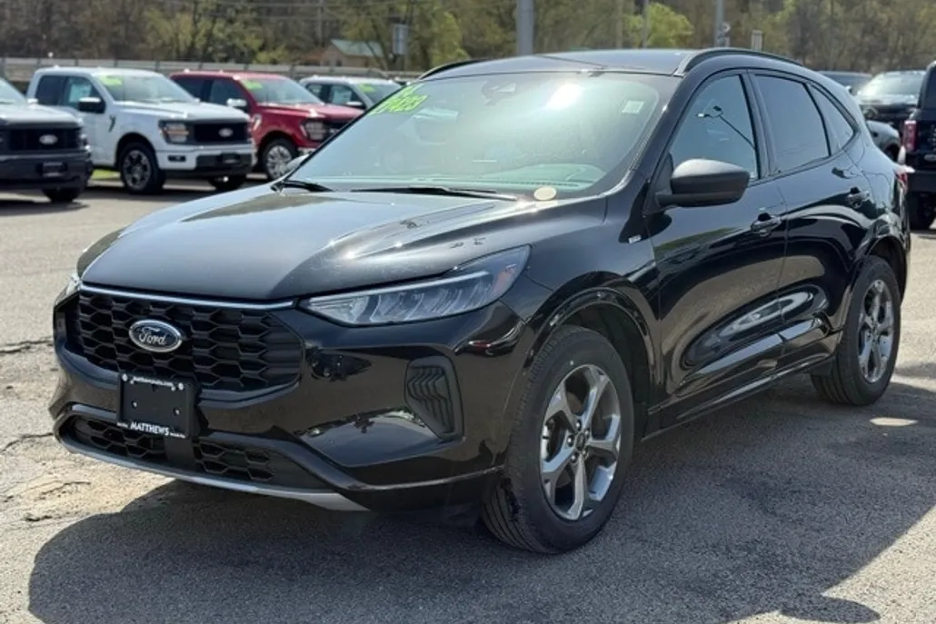 2024 Ford Escape ST-Line photo 1