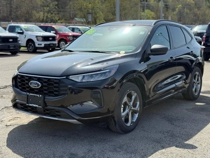 2024 Ford Escape ST-Line photo 1