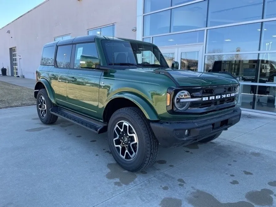 2025 Ford Bronco Outer Banks photo 1