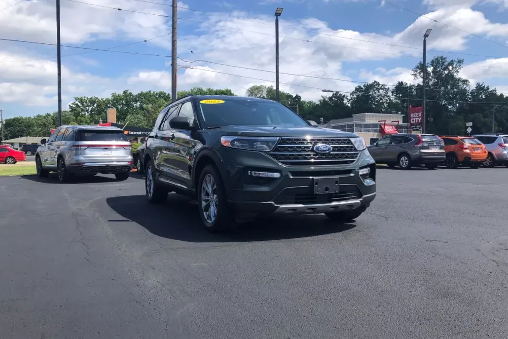 2022 Ford Explorer XLT photo 1