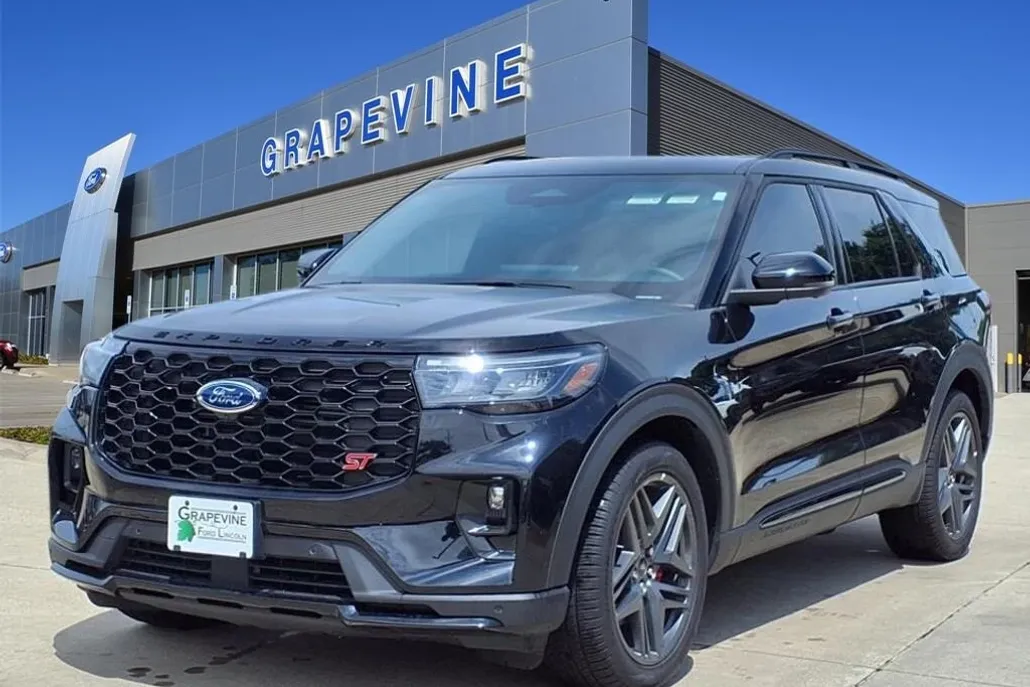 2025 Ford Explorer ST photo 1