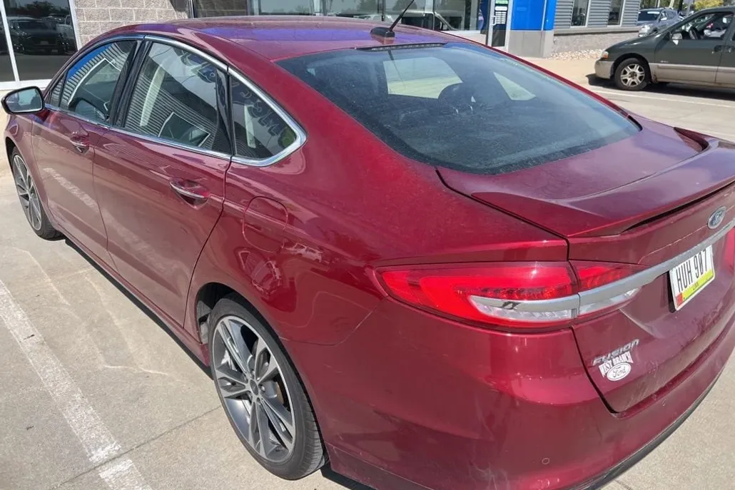 2017 Ford Fusion Titanium photo 1