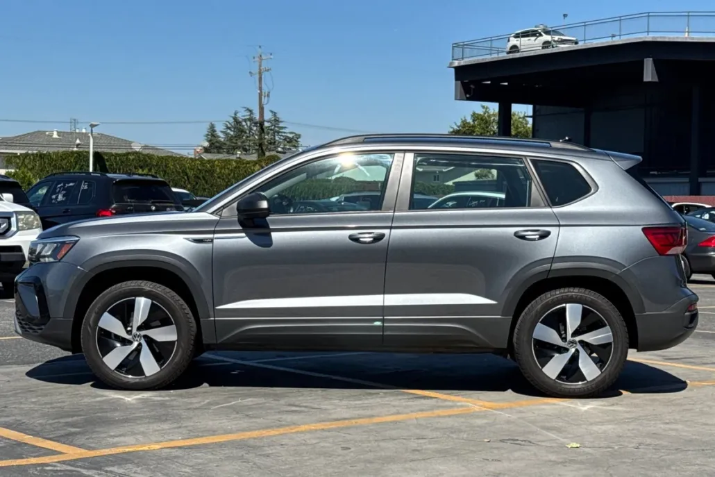 2024 Volkswagen Taos S photo 1