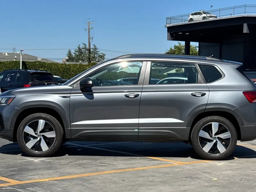 2024 Volkswagen Taos S photo 1