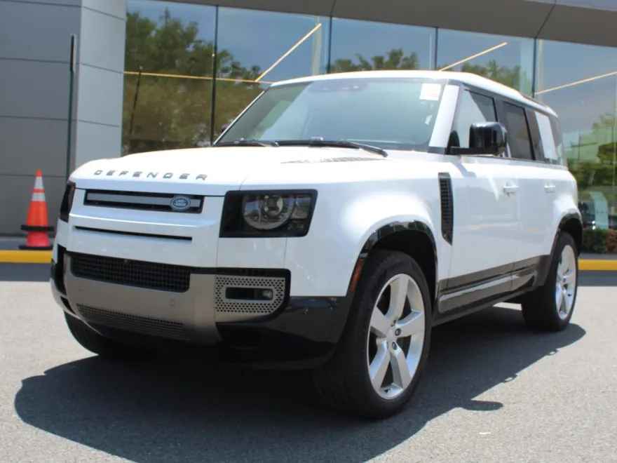 2025 Land Rover Defender 110 X-Dynamic SE photo 1