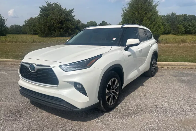 2021 Toyota Highlander Hybrid XLE photo 1