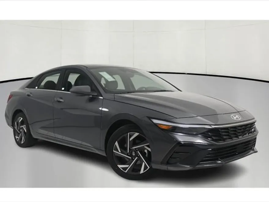 2025 Hyundai Elantra SEL Convenience photo 1