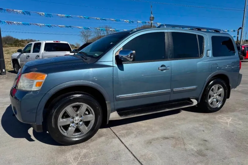 2010 Nissan Armada Platinum photo 1