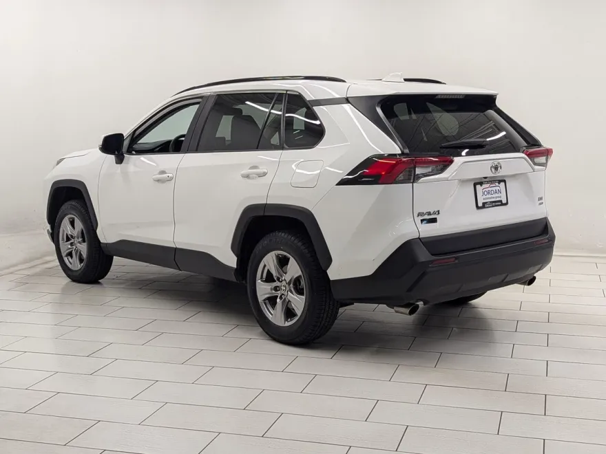 2023 Toyota RAV4 XLE photo 1