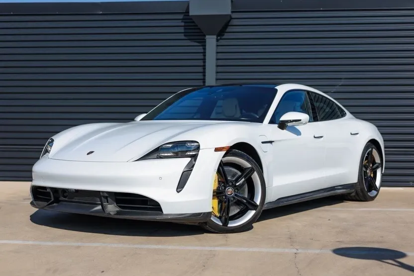 2020 Porsche Taycan Turbo S photo 1