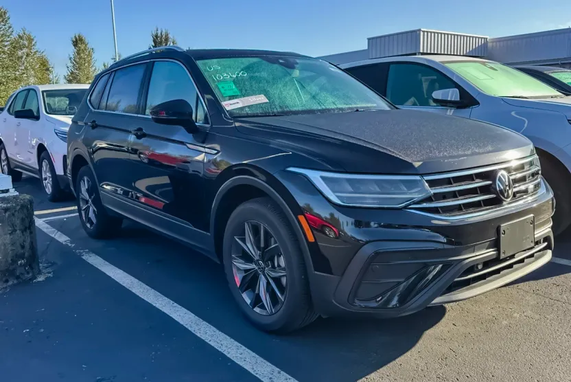 2022 Volkswagen Tiguan SE photo 1