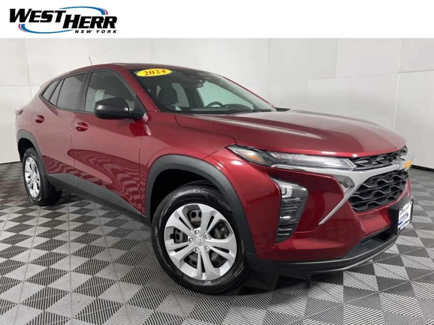 2024 Chevrolet Trax LS photo 1