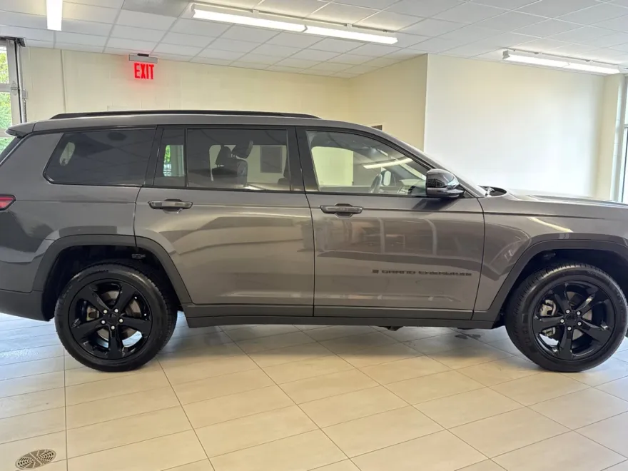 2023 Jeep Grand Cherokee Altitude photo 1
