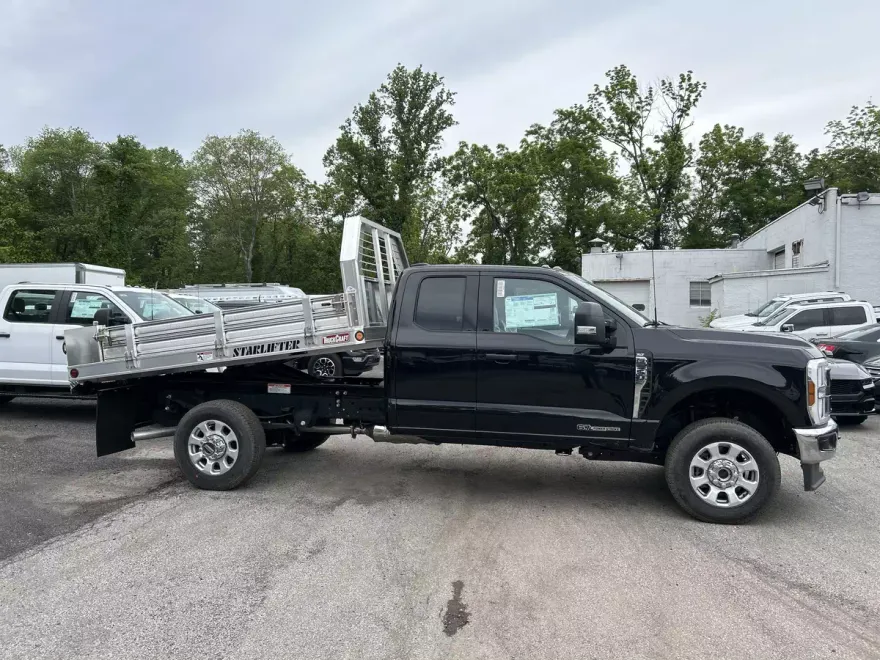 2024 Ford F-350 XLT photo 1