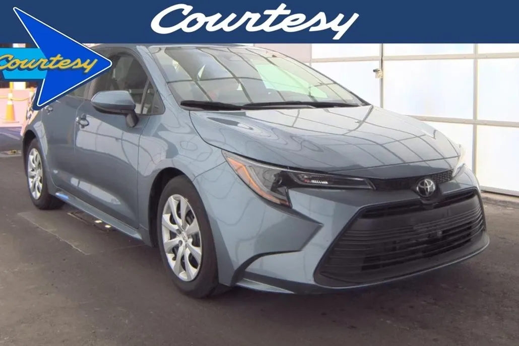 2024 Toyota Corolla LE photo 1