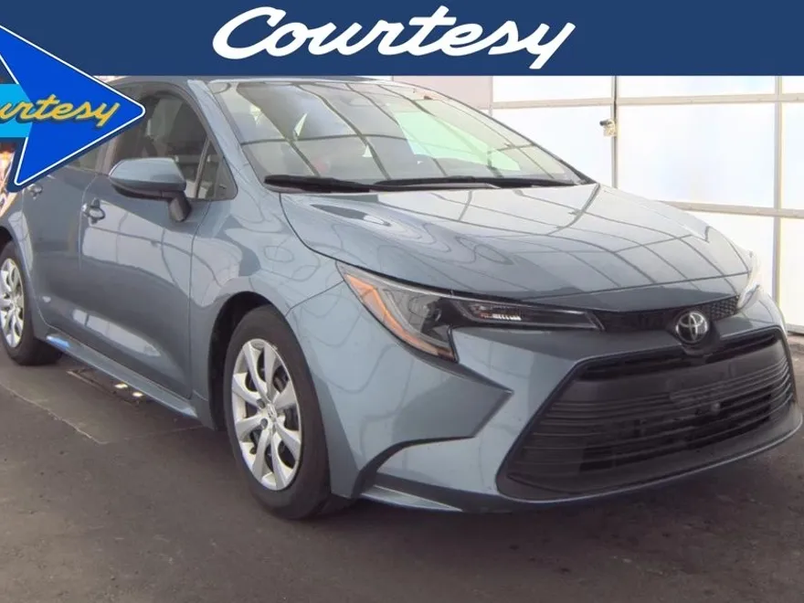 2024 Toyota Corolla LE photo 1