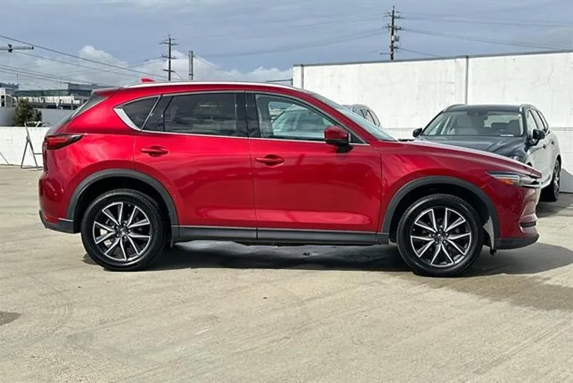 2017 Mazda CX-5 Grand Touring photo 1